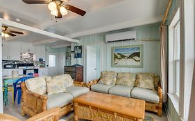 Pet-Friendly Freeport Beach House Walk To Shore